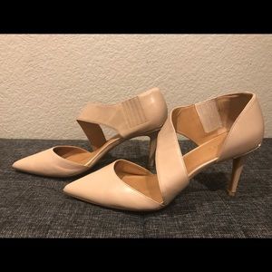 Calvin Klein Gella Pumps in desert sand like NEW